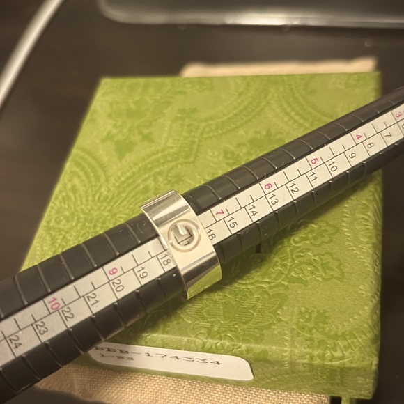 ❌SOLD❌NWT [Gucci] 925 Sterling Silver Monogram 8mm Cutout Wide-Band Ring Sz 7.5 - Picture 13 of 13